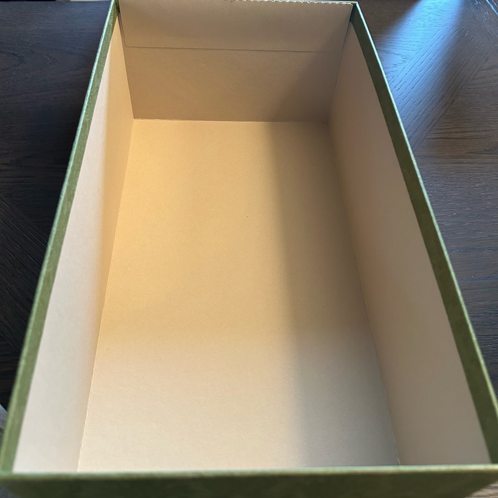 🎉HOST PICK🎉 GUCCI SHOEBOX WITH ORIGINAL TISSUE /PAPERWORK AND SHOE DUST BAGS - Picture 6 of 16